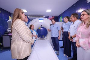 Ampliando o atendimento infantil, governador interino Roberto Cidade inaugura tomógrafo no HPSC da Zona Oeste 1_Reprodução Secom