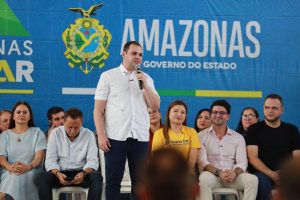Governador Roberto Cidade entrega 800 títulos definitivos na zona norte e fortalece a política de regularização fundiária no Amazonas 2_foto Alex Pazuello e Tiago Correa Secom