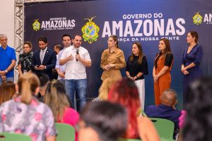Governador Roberto Cidade entrega óculos de grau_Foto_Alex Pazuello_Secom 4