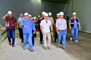 Prefeito David Almeida vistoria obras finais do complexo viário Rei Pelé e aprova intervenção artística no espaço