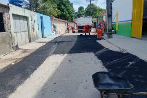 Prefeitura de Manaus avança com recuperação asfáltica no bairro Colônia Santo Antônio e fortalece mobilidade na zona Norte