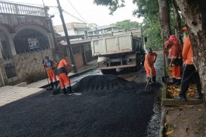 Prefeitura de Manaus avança com recuperação asfáltica no bairro Flores e melhora mobilidade na zona Centro-Sul 3
