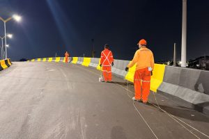 Prefeitura de Manaus avança com sinalização da alça superior do viaduto ‘Passarão’ durante a madrugada 3