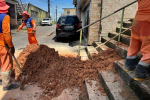 Prefeitura de Manaus avança na recuperação de drenagem e escadaria no bairro São Raimundo, na zona Oeste 3