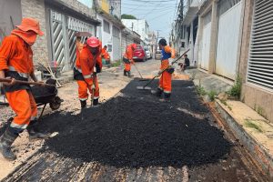 Prefeitura de Manaus leva asfalto novo ao bairro Raiz e transforma rotina de moradores com mais segurança e mobilidade 3