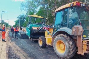 Prefeitura de Manaus leva asfalto pela primeira vez à rua das Estrelas, no bairro Tarumã-Açu 2