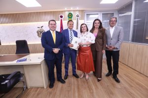 Presidente em exercício, deputado Adjuto Afonso recebe visita da conselheira Yara Lins e conselheiro Josué Neto - Foto - Ney Xavier - Aleam (1)