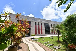 fachada tce - foto joel arthus- com plantas (1)